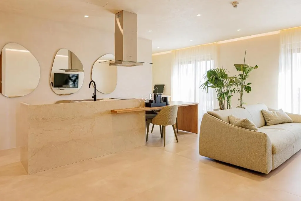 Hotel HOGO，位于Inđija的酒店