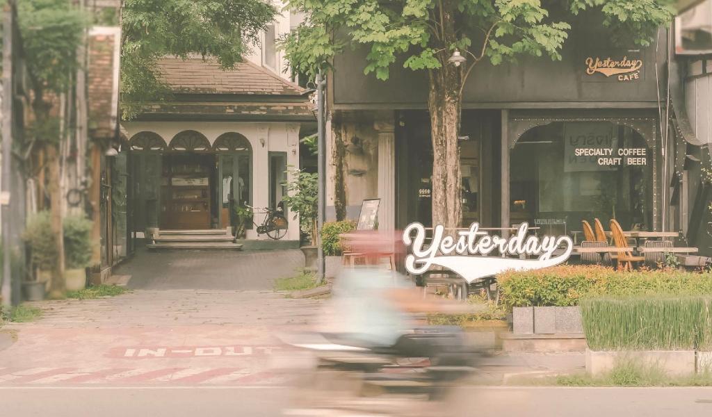 เยสเตอเดย์ โฮเทล (Yesterday Hotel)