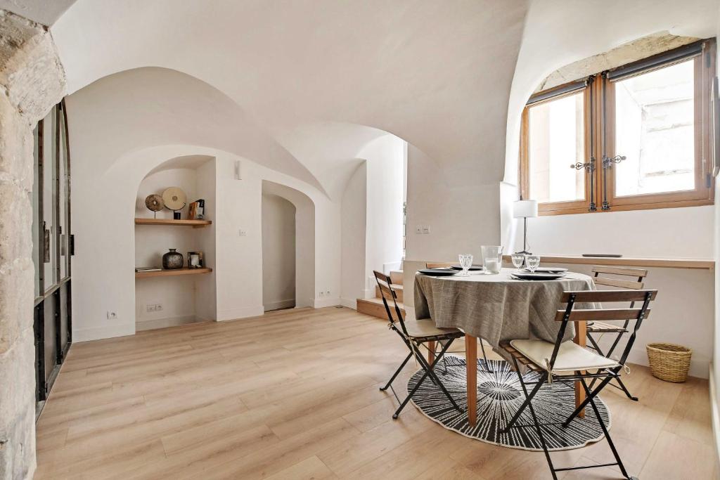 Cozy Appartement - 2BR-4P - Cathédrale de Notre Da - 2