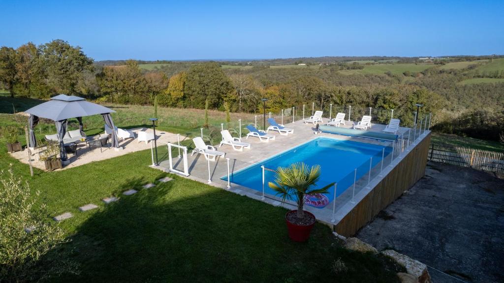 Grange avec vue, proche de Sarlat, calme et dépaysement au coeur du Lot, Beaumat