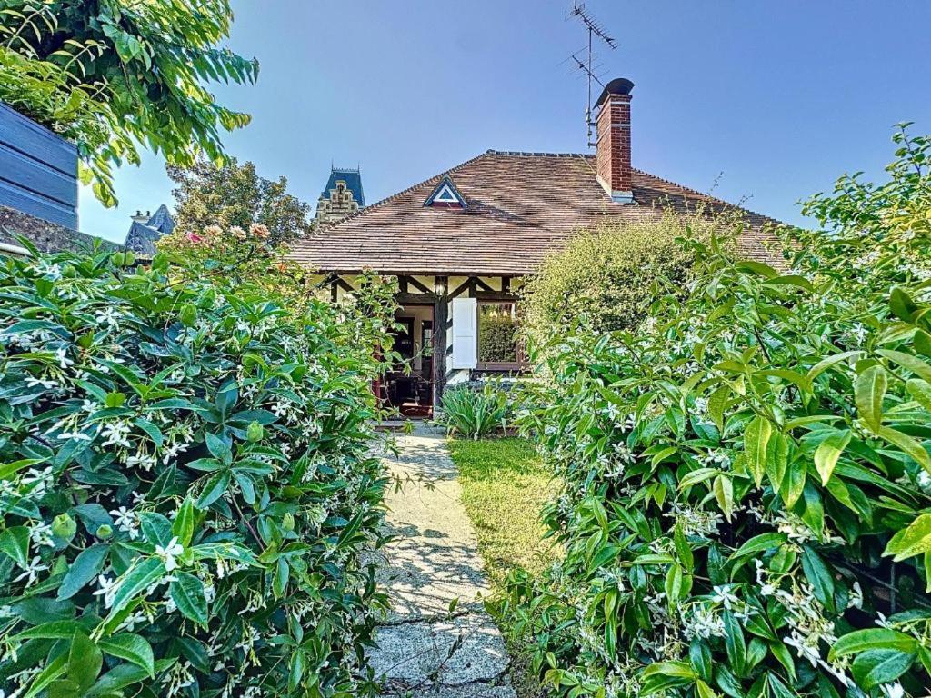 La pomme bleu, Deauville