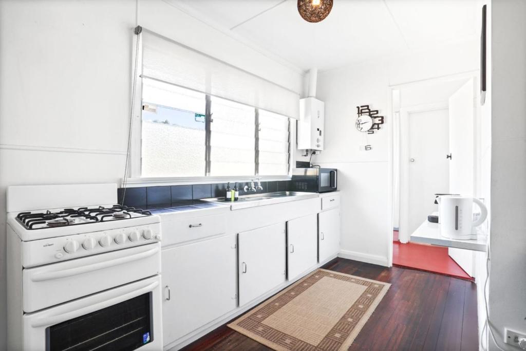 Grey Whale Anchor Inn U6, Cairns North