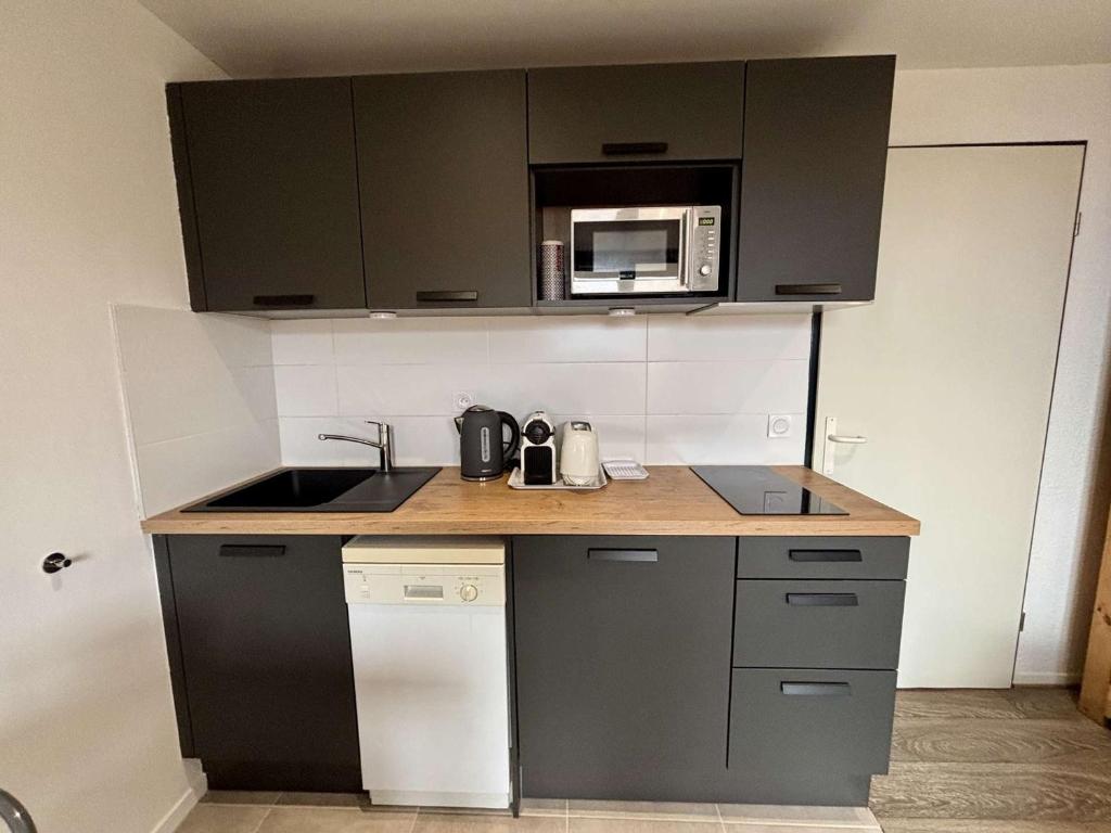 Studio cabine confortable, 30m², 5 pers, piscine, balcon, proche pistes, commerces - Alpe d'Huez - FR-1-405-361 - 4
