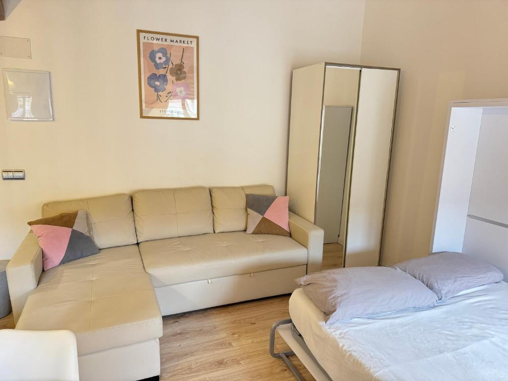 APARTAMENTO LOFT LAUREL coqueto con Aire ac by Apartamentos Logrono org - 4