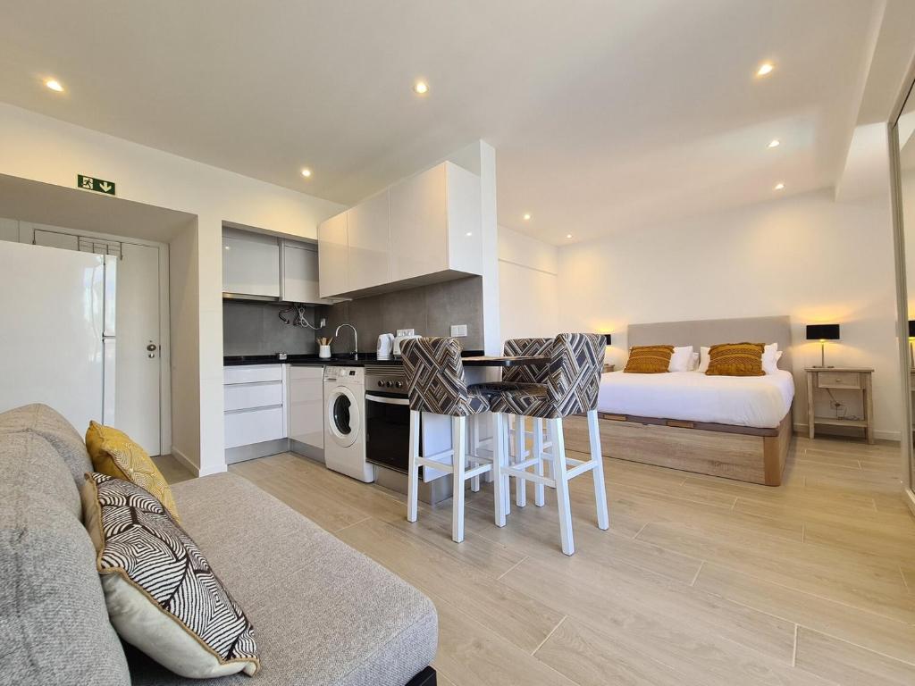 Step To The Sea 4, Funchal