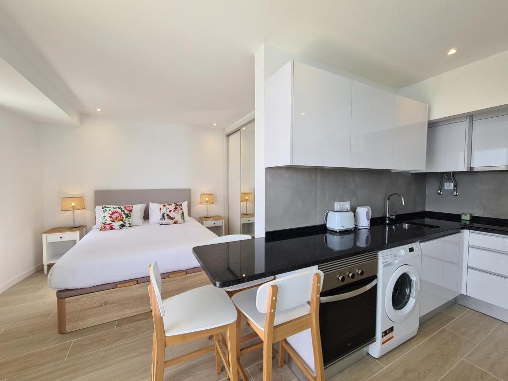 Step To The Sea 5, Funchal