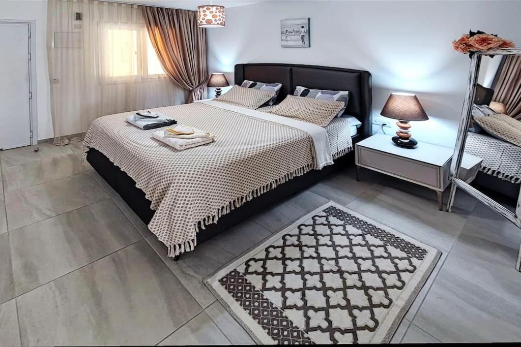 Thalassa Big Studio, İskele