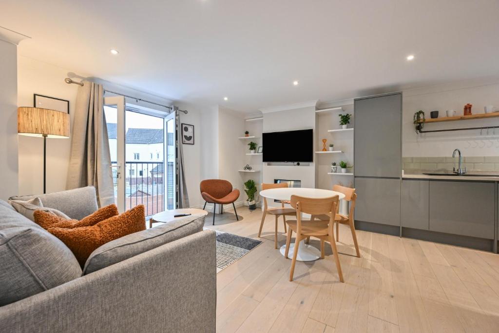 Cosy 2-Bed Apartment in Frome Near Town Centre!, Frome