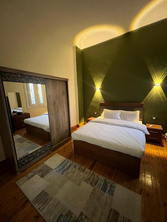 The 2nd Champollion, Káhira