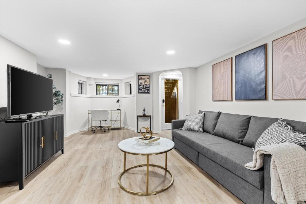 Spacious NW Apt Steps to 14th Street Corridor, Washington