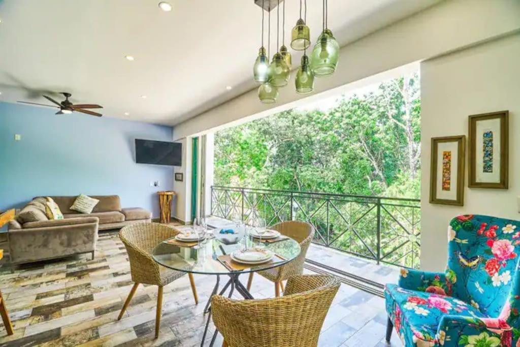 Unwind at Villa Magdalena, private villa with 3 bedrooms, rooftop pool and fast Wi-Fi for digital nomads, Tulum