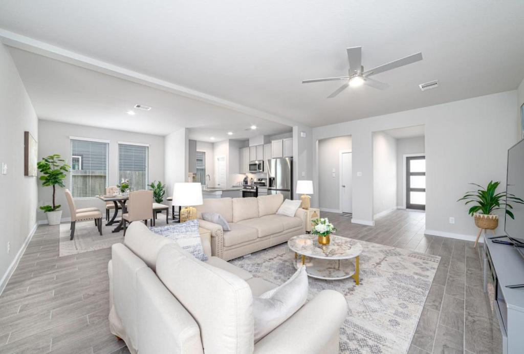 Modern and Spacious 4BR Home in Rosenberg, TX, Rosenberg