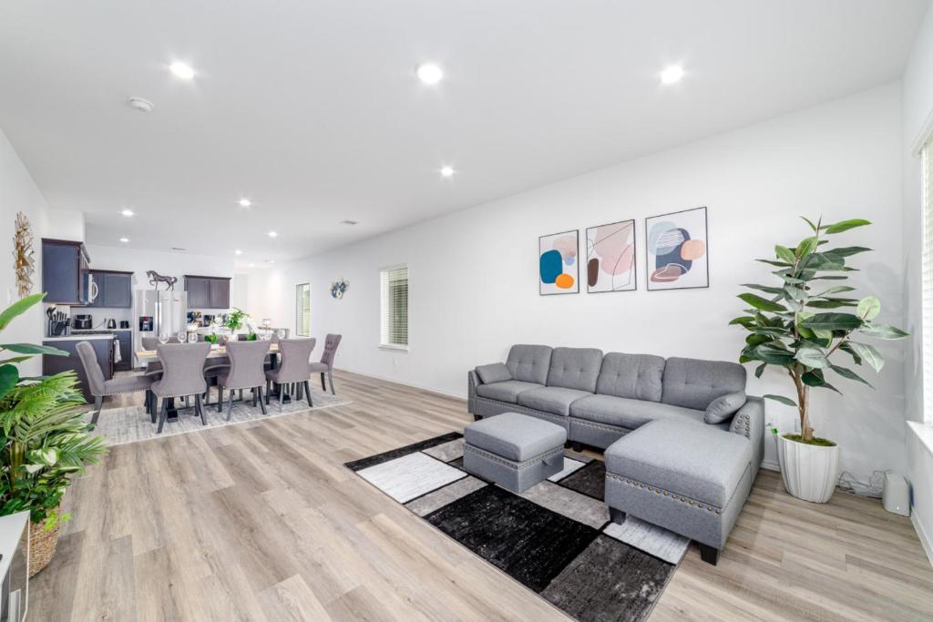 Freshly Built 4BR Home in North Houston, Houston