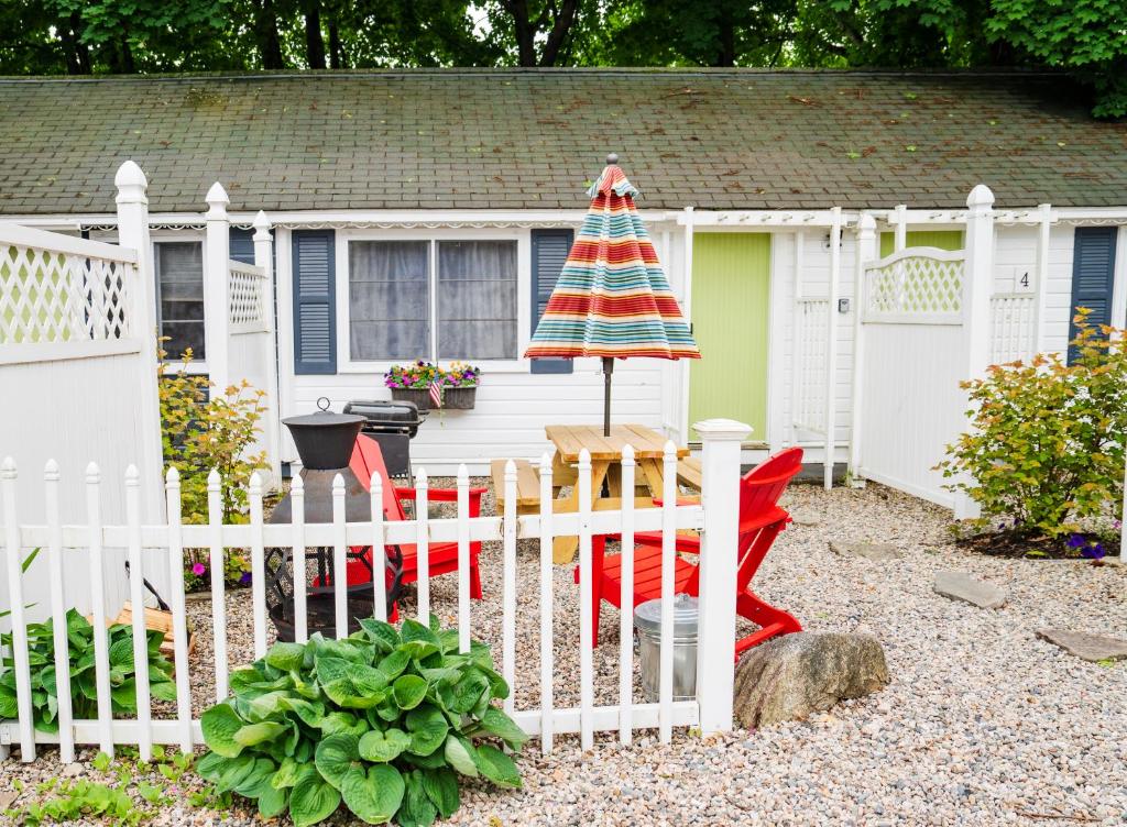 Cottage 3 - Pet Friendly - 1 Bedroom / 1 Bath, Wolfeboro