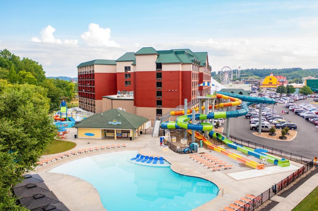 컨트리 캐스케이즈 워터파크 리조트 (Country Cascades Waterpark Resort)