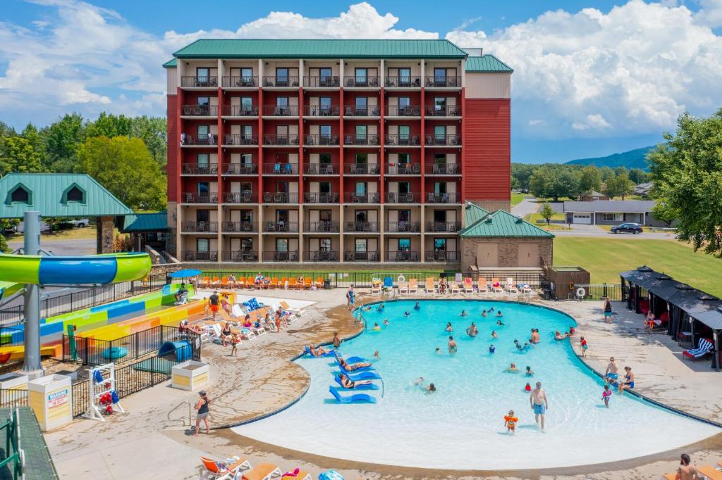 컨트리 캐스케이즈 워터파크 리조트 (Country Cascades Waterpark Resort)