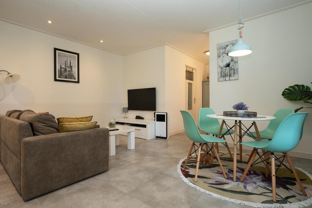 Studio Augusta, Den Burg