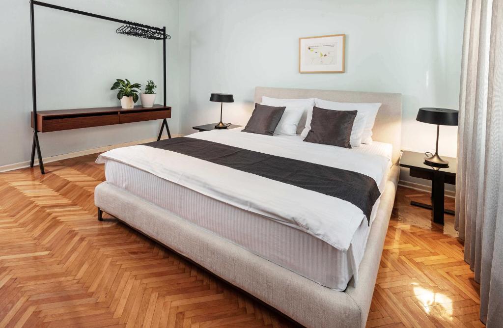 Apartment Financial Park - 2