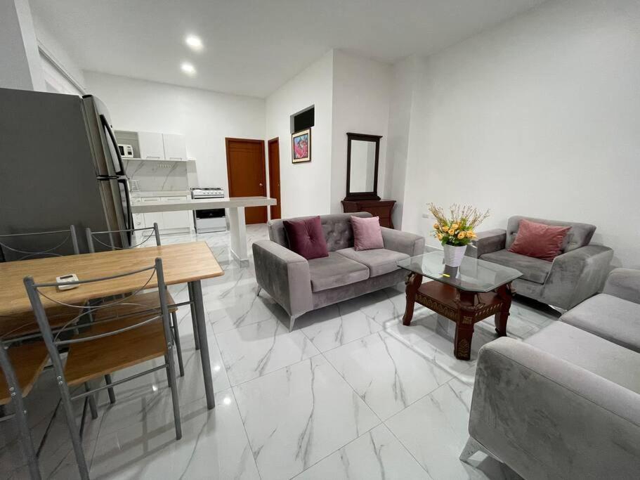 Confortable Apartamento # 2 planta baja - 2