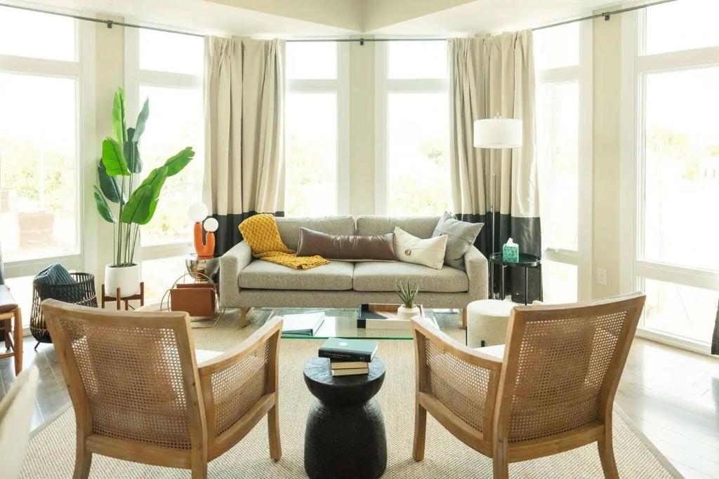 Downtown, contemporary, 2 bedroom, Roof Terrace! 2B, Savannah