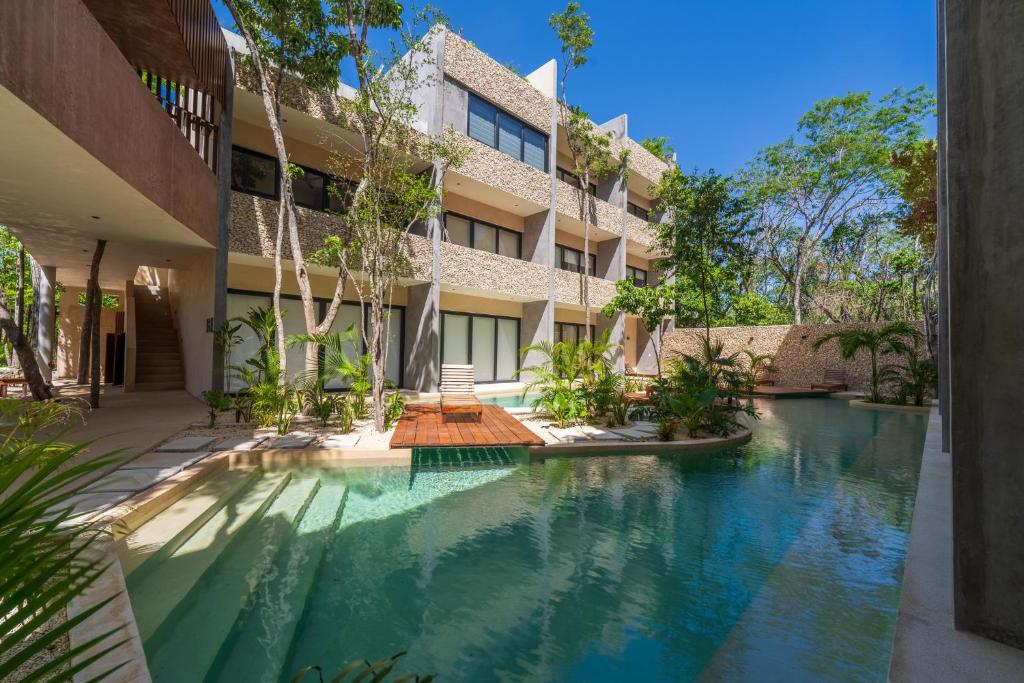 *Jungle PH w/pool, close to Downtown & Beach - 1