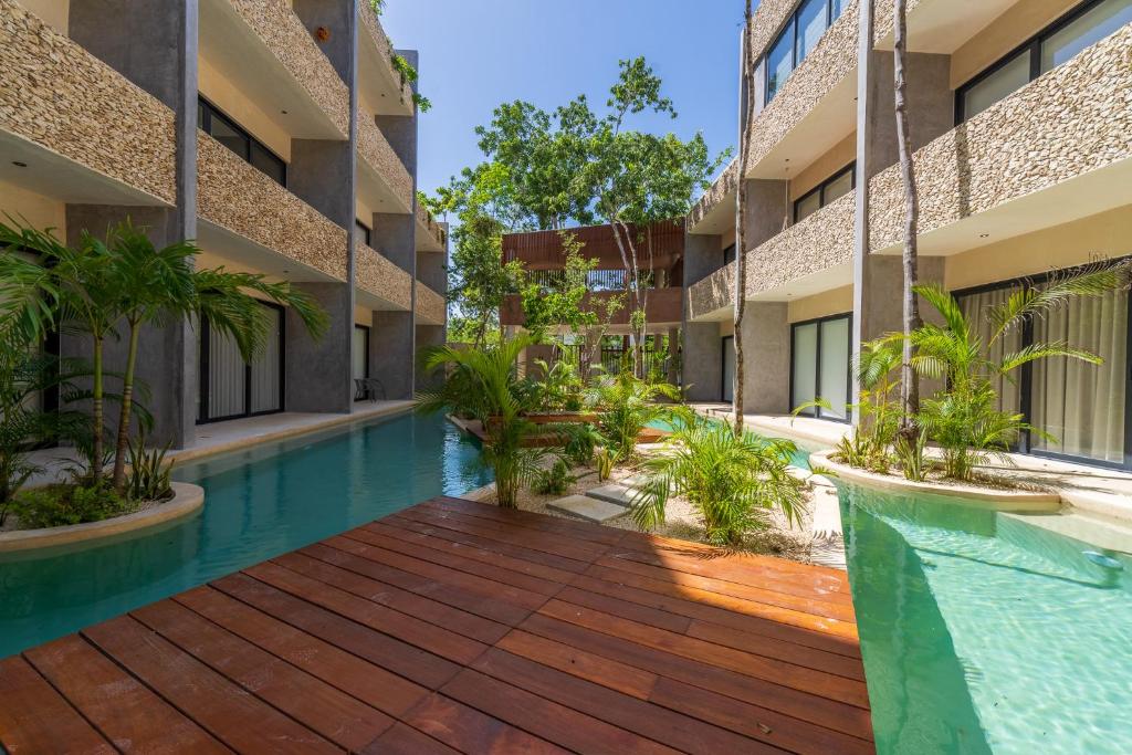 *Jungle PH w/pool, close to Downtown & Beach - 3