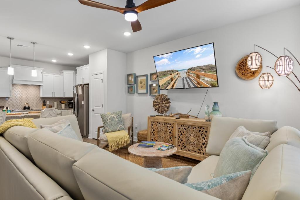 Luxury on Greens with Pool, Nearby Golf, Pub, Shops by myBeach Vacation Rentals, Myrtle Beach