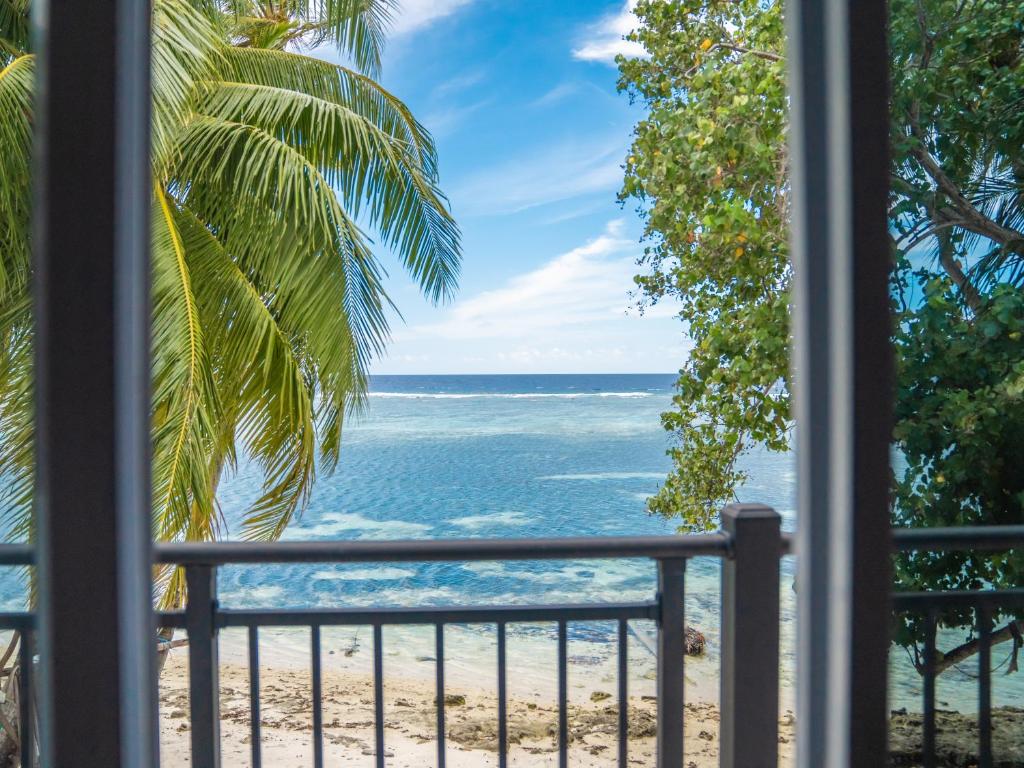 Whales Lodge, Maamigili