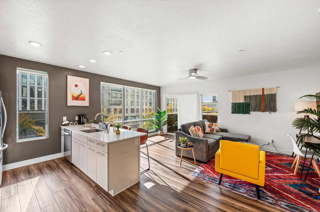 SLC Modern Retreat Pool & Parking, Salt Lake City