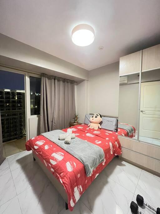 Cozy 1-BR Retreat Near MOA Pool view, Manila