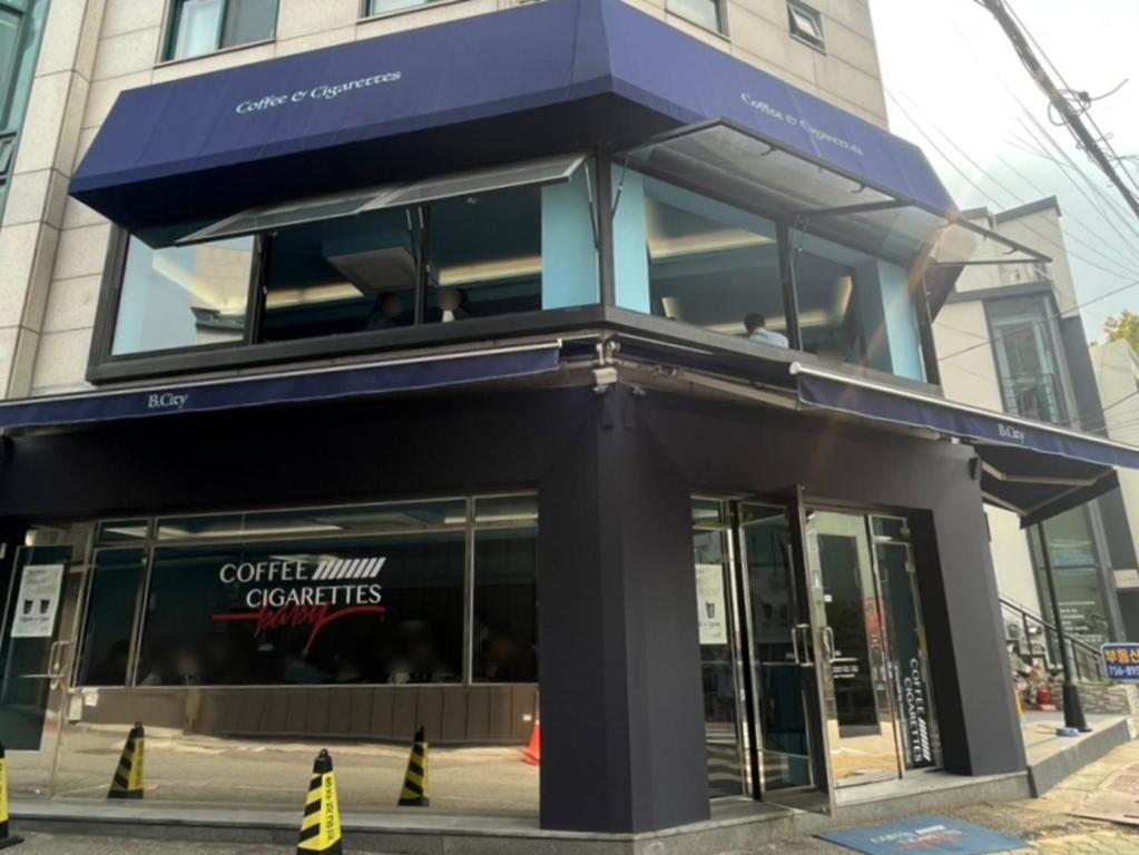 Exterior view, Myeongdong / Seoul STN 4min for family group in Seoul
