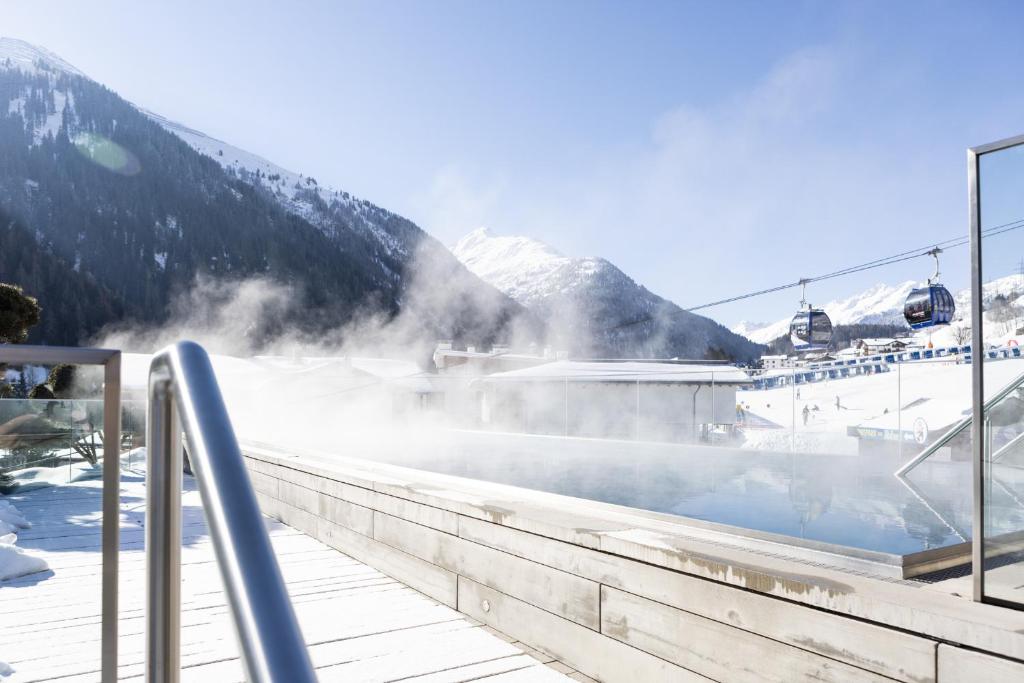 スイミングプール