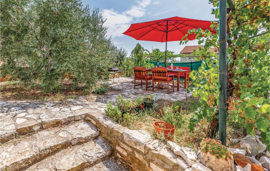 Awesome Apartment In Vinkuran With Wifi, Vinkuran