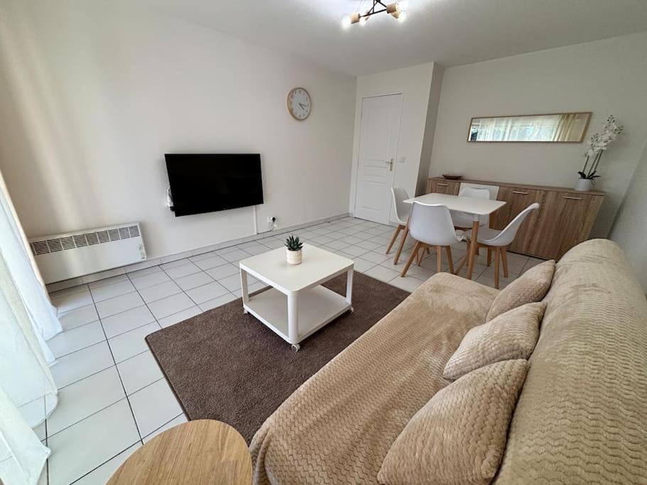 T2 lumineux 4 pers, pisc,plag 2min, park priv,wifi - 5