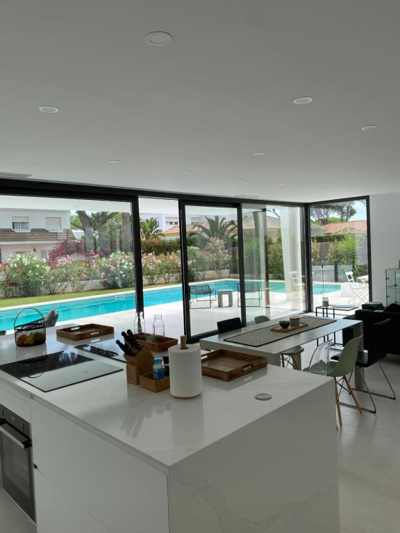 Mas del Cullou, moderne Villa in Andalusien, in der Nähe vom Meer - 4