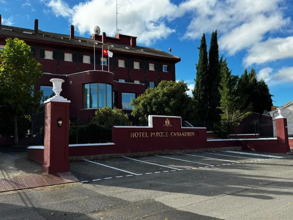 Nuevo Hotel Parque Cabaneros，位于奥尔卡霍德洛杉矶蒙的酒店