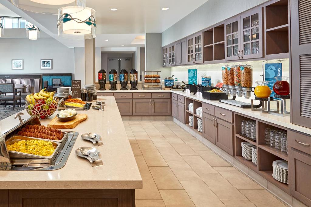 Los Angeles Homewood Suites by Hilton Long Beach Airport dining