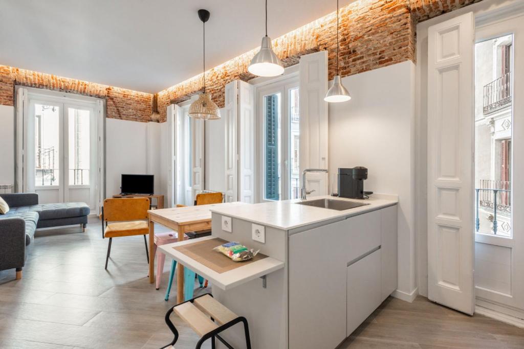 Centrally located bright -4Bedrooms 3Baths- Sol - 5
