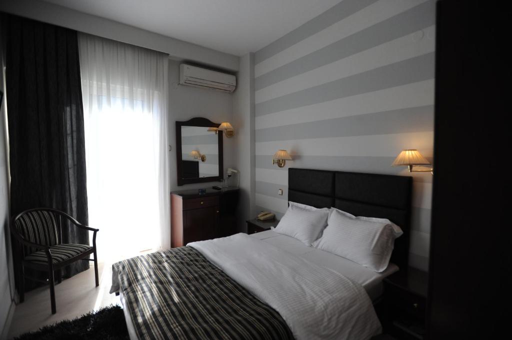 Lingos Hotel photo