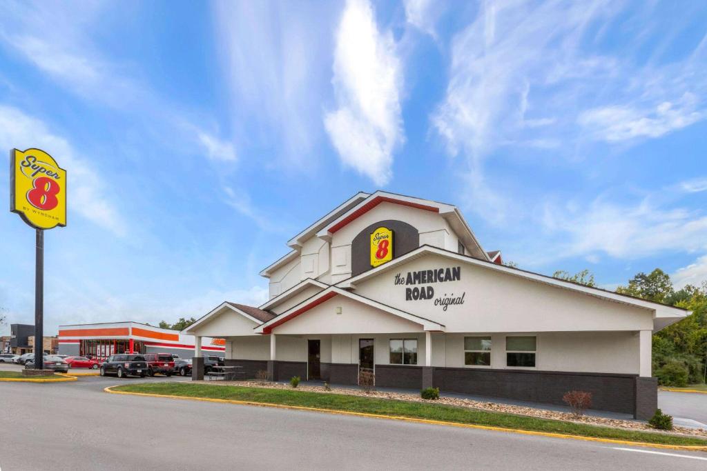 Super 8 by Wyndham Summersville - New River National Park, Summersville