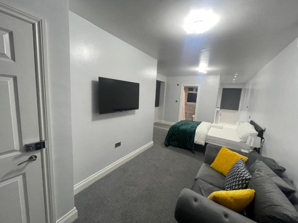 Premium studio flat rental, Havering