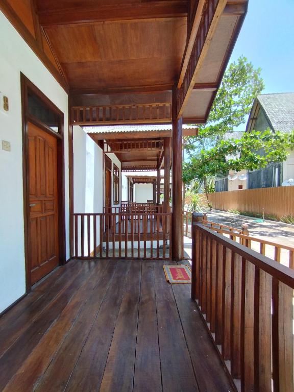 BackDoorz Bungalow