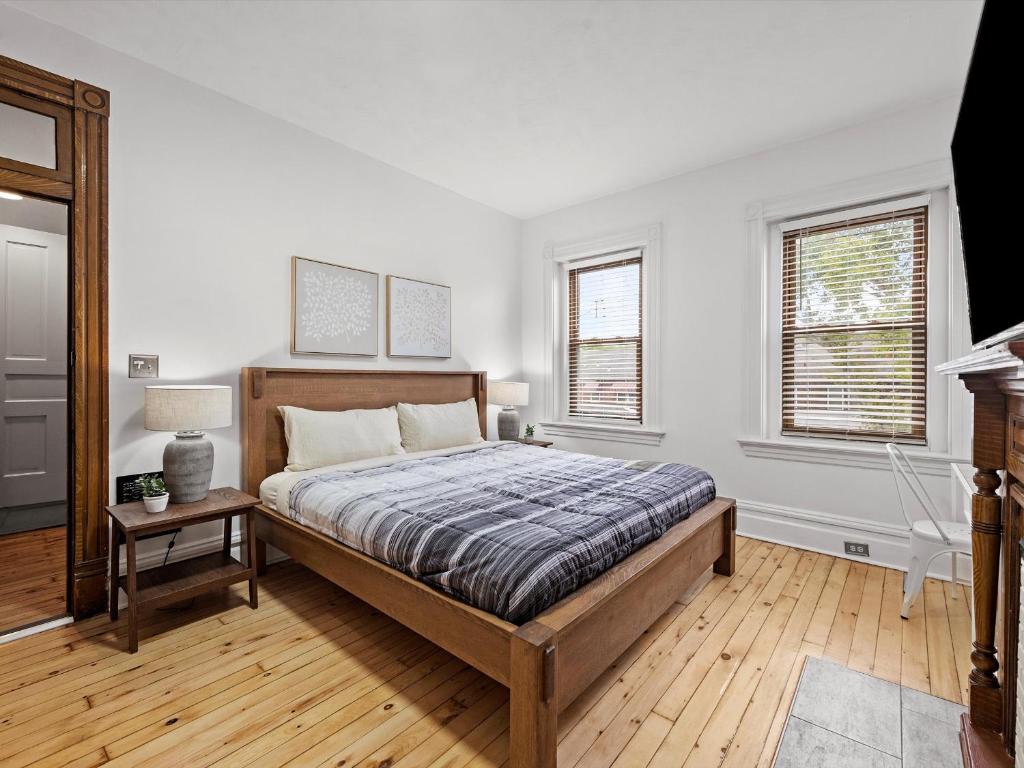 Oakland, Pittsburgh !C Bright and Stylish Private Bedroom with Shared Bathroom, Pittsburgh