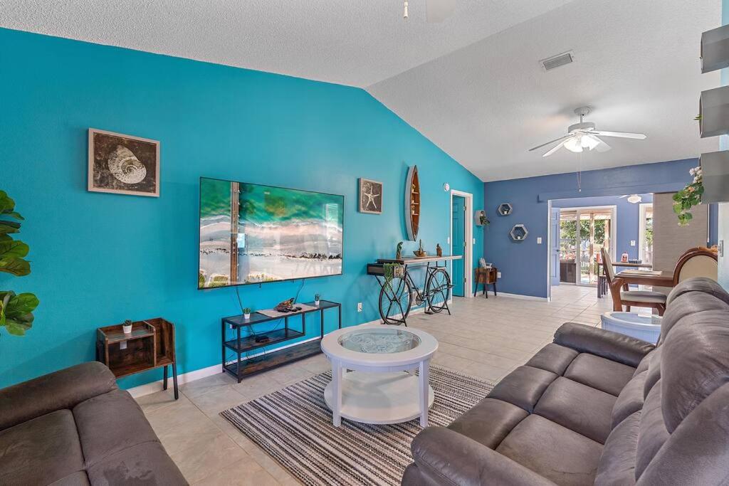 Home with pool and canal access to ocean, Port Charlotte