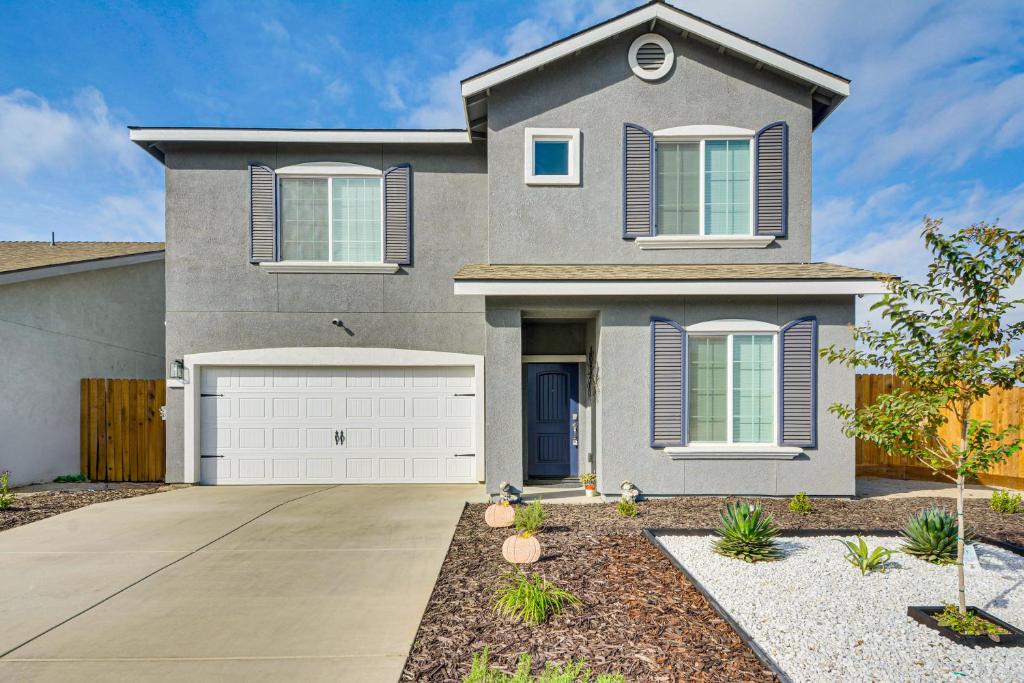 Chowchilla Home with Private Patio!, Chowchilla