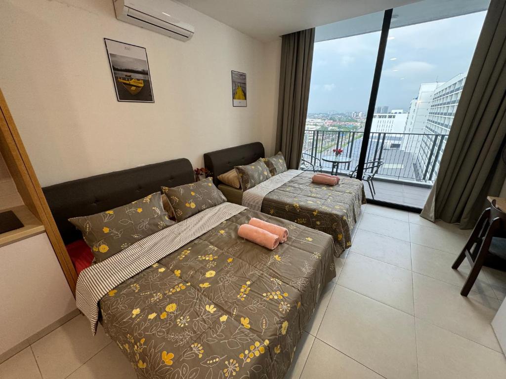 The Podium, Kuching, Kučing