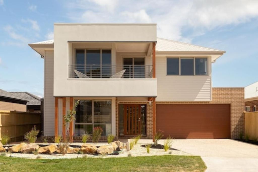 Phillip Island Escape by Ready Set Stay, Cowes