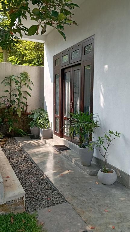 Mountain Edge Unawatuna, Unawatuna