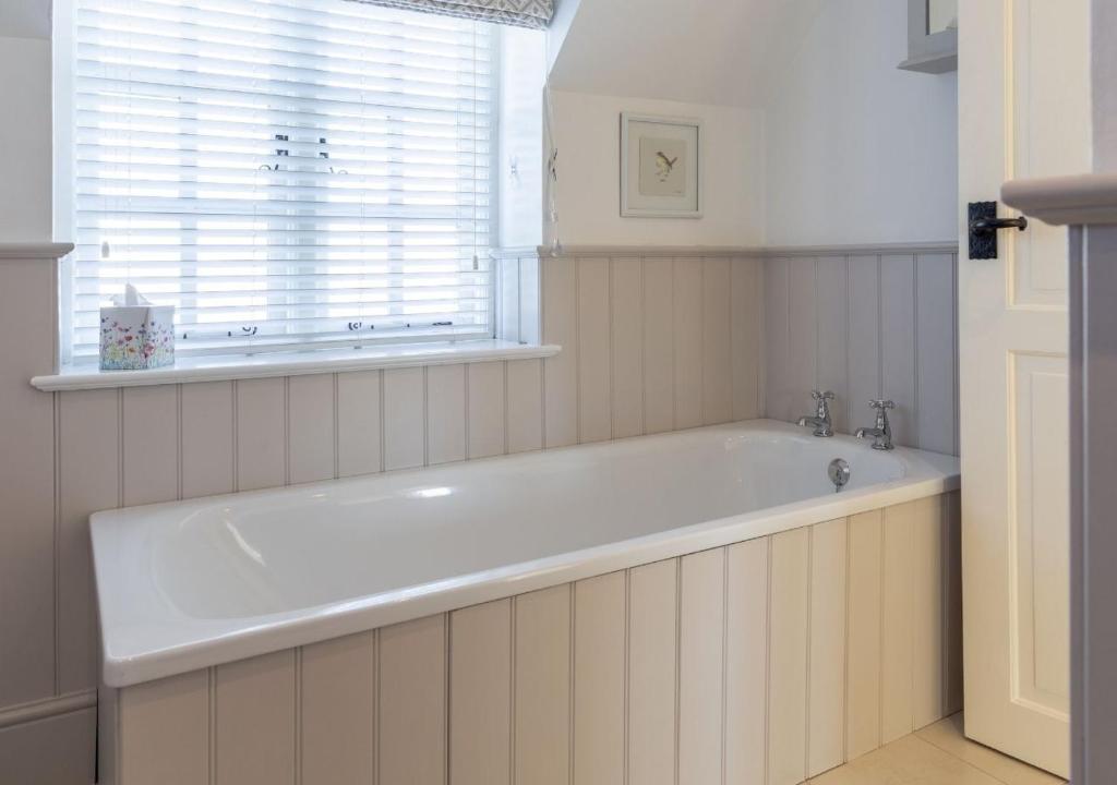 Jasmine Cottage, Bourton-on-the-Water photo 5