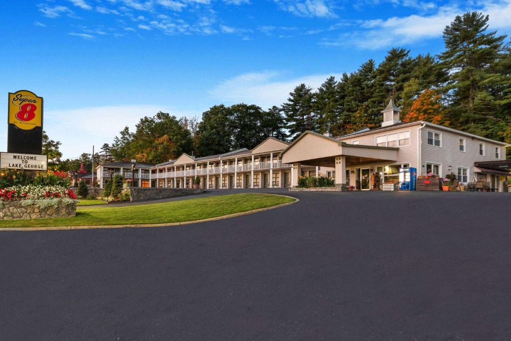 Super 8 by Wyndham Lake George/Downtown, Lake George